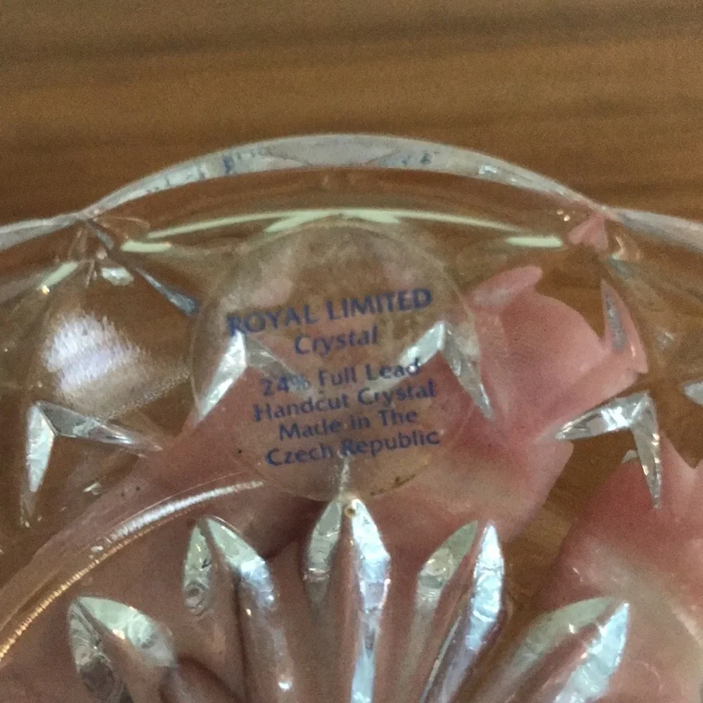 VTG Royal Limited Crystal ring holder. Starburst pattern. EUC. Jewelry holder.